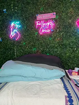 RenaThickAss: онлайн-секс-чат