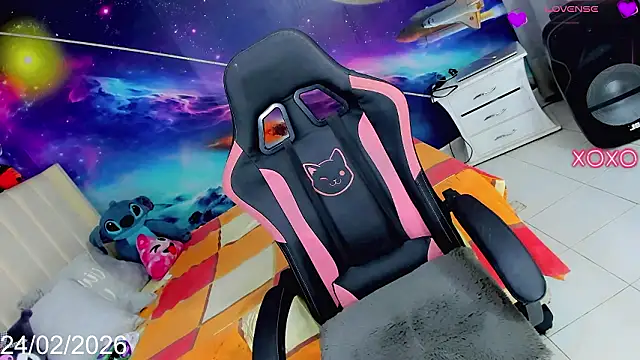 Nella_Dolls Show in webcam