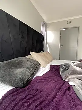 MissLola27 Adlı Modelin Canlı XXX Sohbeti