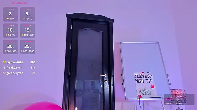 Show modela Peanaughty na web-kameri