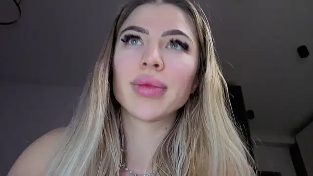 Megan_Ros Adlı Modelin Canlı XXX Sohbeti