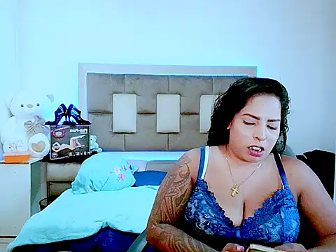 indiantopaz694u Adlı Modelin Canlı XXX Sohbeti