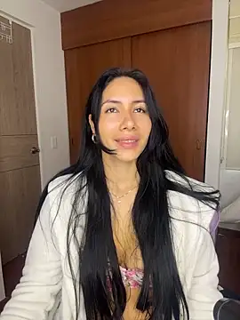 ArianaReynoldss Adlı Modelin Canlı XXX Sohbeti