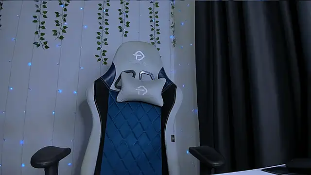 KarlaSimのライブXXXチャット