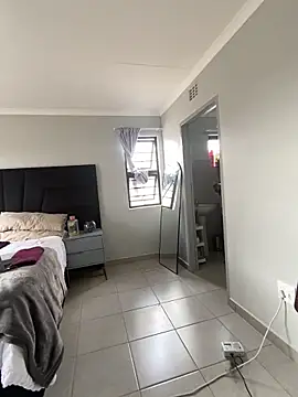 MissLola27: онлайн-секс-чат