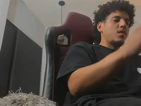 Xfire_boy69 Adlı Modelin Canlı XXX Sohbeti