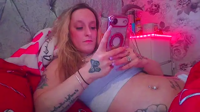 LucyRoseMae Chat XXX live