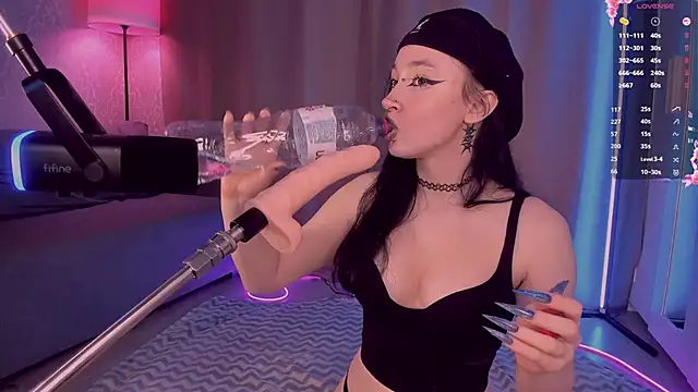 Juicy_Vikki Adlı Modelin Canlı XXX Sohbeti