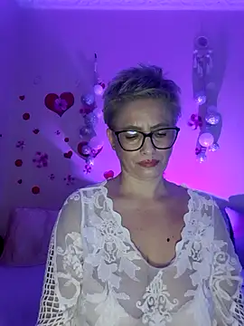 BellaBellaHot's Live XXX Chat