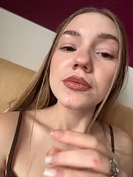 MilaMoone élő XXX-chatje