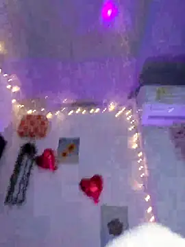 Chat +18 de FrierenHot ao vivo