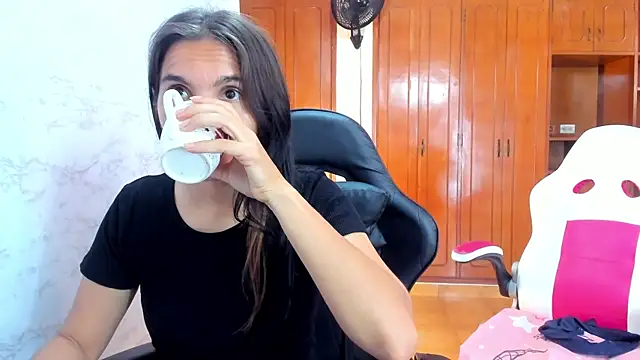 Chat +18 de Emily_and_Soffy ao vivo