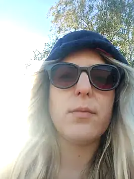 XXX chat uživo modela dolcehelena993