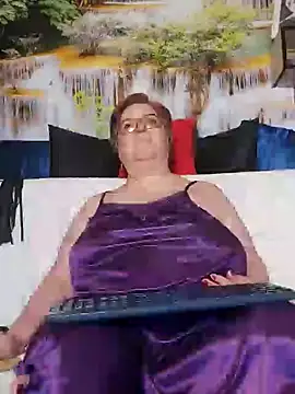 QueenPammy1 即時 XXX 聊天