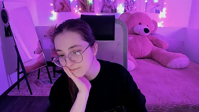 VirtuallVoyantのライブXXXチャット