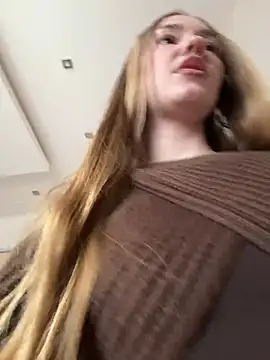 Chatroom XXX en direct de MilaMoone