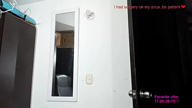 Andy_Roses Live XXX-Chat