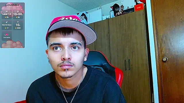 Hgp3riodictabl3 élő XXX-chatje