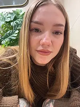 MilaMoone: απευθείας συνομιλία ΧΧΧ