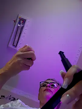 XXX chat uživo modela BellaBellaHot