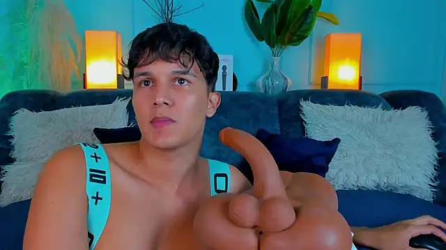 Leo_Savage_ Adlı Modelin Canlı XXX Sohbeti