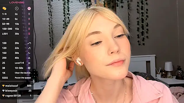 LlsabethHaze Show in webcam