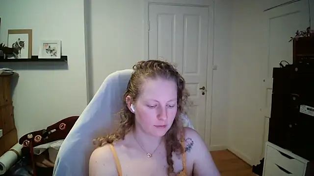 Girlnina-1995's Live XXX Chat