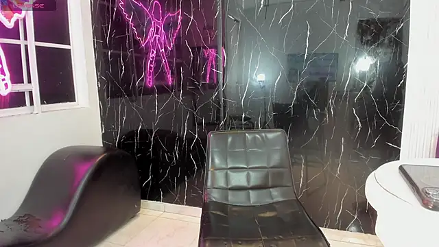 Chat +18 de Nini_Beyker ao vivo