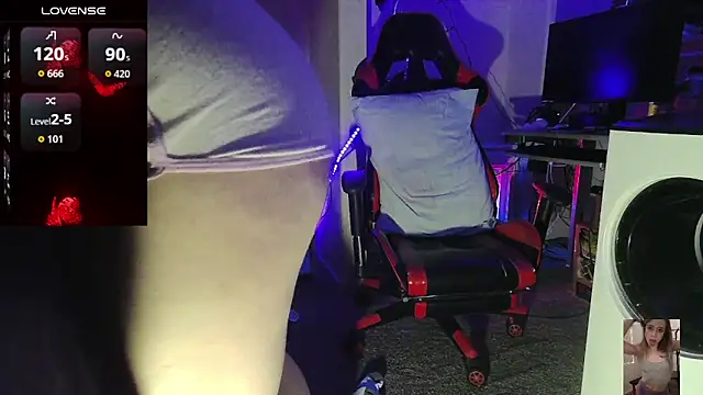 Blondiewithanass Show Webcam