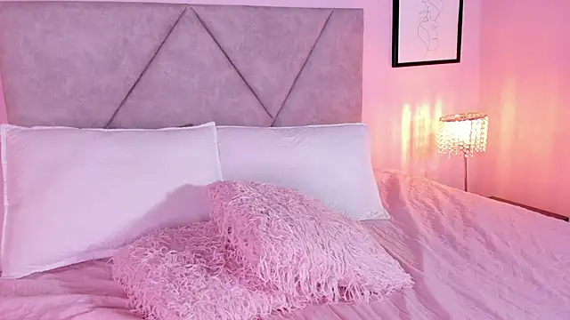 Emilyh_ Adlı Modelin Canlı XXX Sohbeti