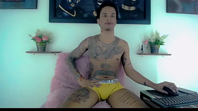 Tatoo_Noah's Live XXX Chat