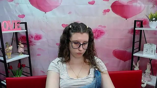 LilianaShine 现场XXX聊天