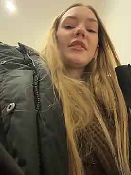 MilaMooneのライブXXXチャット