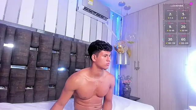 DomenicoRey: онлайн-секс-чат