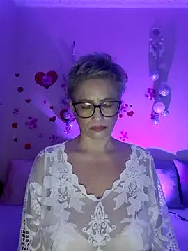 Chatroom XXX en direct de BellaBellaHot