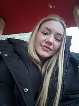 Chat +18 de MilaMoone ao vivo