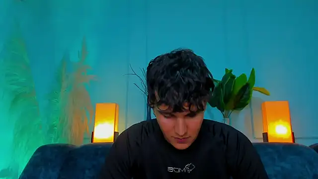 Leo_Savage_ Show Webcam