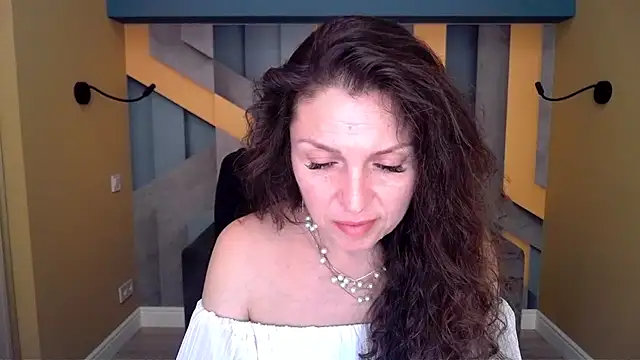 EllaLong's Live XXX Chat