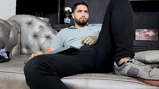 matteosantos: διαδικτυακό σόου στην κάμερα