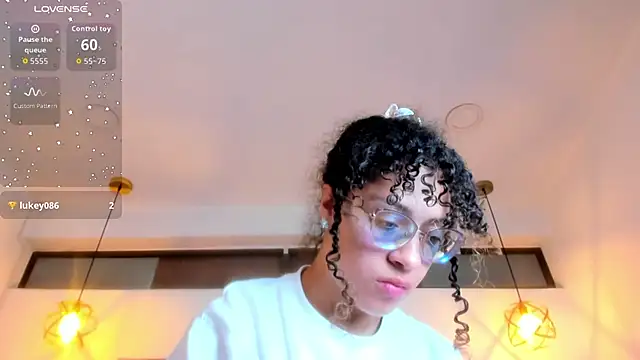 Chat +18 de Hanna_Cornee_ ao vivo