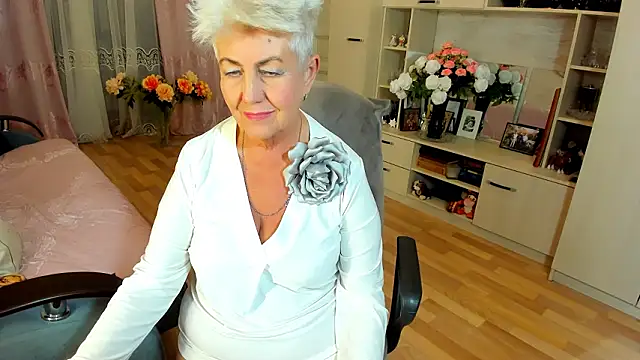 Show modela HotandMature na web-kameri