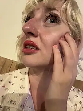 Pertunjukan Kamera Web RonnieKiss