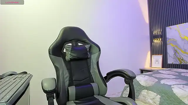 Czat XXX na żywo – Dark_Desiree18