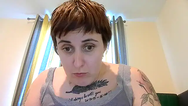 Tiara_XOX – Naživo XXX chat