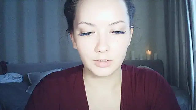 MoodieMira's Live XXX Chat