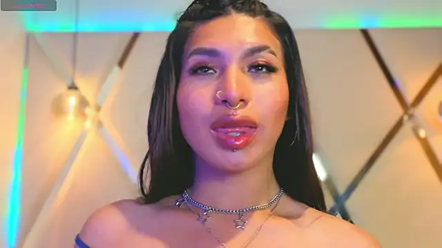 MeelFox Live XXX Chat