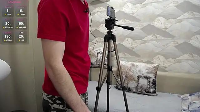 SerzhKorol1: διαδικτυακό σόου στην κάμερα