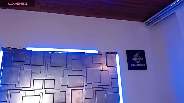 lunabloom2 Adlı Modelin Canlı XXX Sohbeti