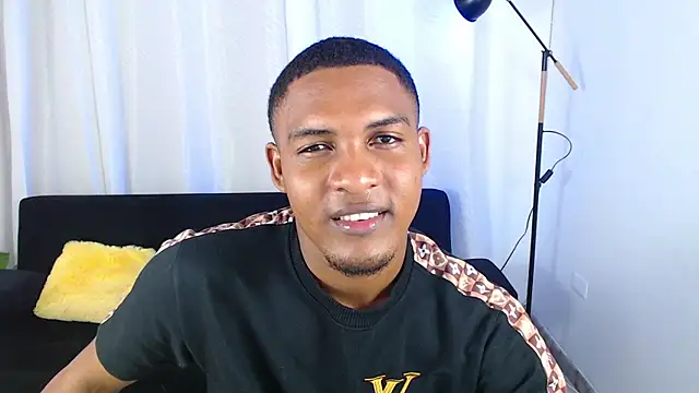 MaxCum18_: διαδικτυακό σόου στην κάμερα