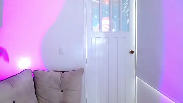 milfrousse live XXX chat